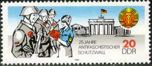 Brandenburg gate and soldiers